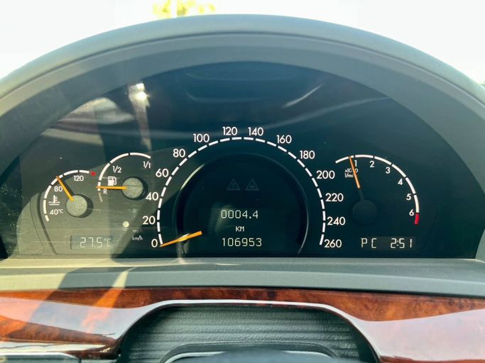 Подержанный Mercedes-Benz S-Class 350 IV (W220) Рестайлинг, 3.7 л, 2004 в Дубае от Saeed Auto Белый цвет. Японская | AUTO.AE