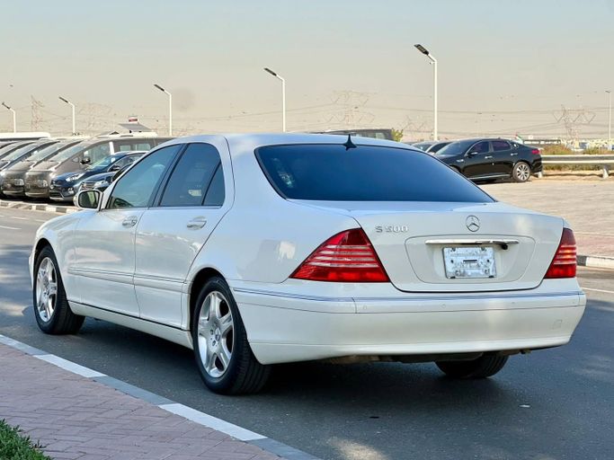 Подержанный Mercedes-Benz S-Class 350 IV (W220) Рестайлинг, 3.7 л, 2004 в Дубае от Saeed Auto Белый цвет. Японская | AUTO.AE