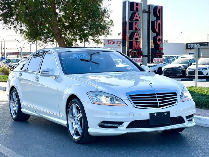Подержанный Mercedes-Benz S-Class 550 V (W221) Рестайлинг, 5.5 л, 2011 в Дубае от Saeed Auto Белый цвет. Японская | AUTO.AE