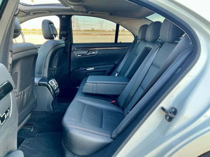 Подержанный Mercedes-Benz S-Class 550 V (W221) Рестайлинг, 5.5 л, 2011 в Дубае от Saeed Auto Белый цвет. Японская | AUTO.AE