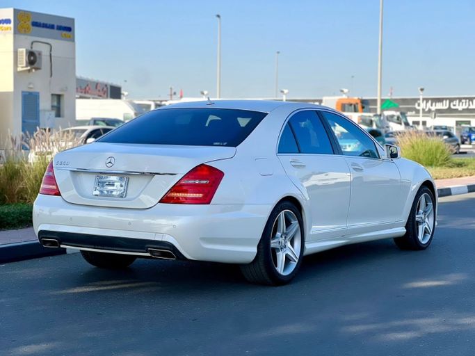 Подержанный Mercedes-Benz S-Class 550 V (W221) Рестайлинг, 5.5 л, 2011 в Дубае от Saeed Auto Белый цвет. Японская | AUTO.AE