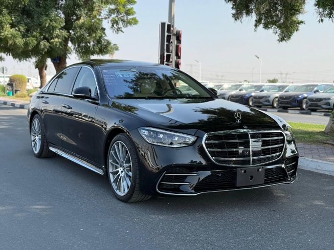 Подержанный Mercedes-Benz S-Class 580 4MATIC VII (W223), 4.0 л, 2022 в Дубае от Saeed Auto Черный цвет. Японская | AUTO.AE