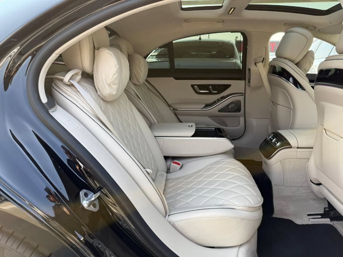 Подержанный Mercedes-Benz S-Class 580 4MATIC VII (W223), 4.0 л, 2022 в Дубае от Saeed Auto Черный цвет. Японская | AUTO.AE