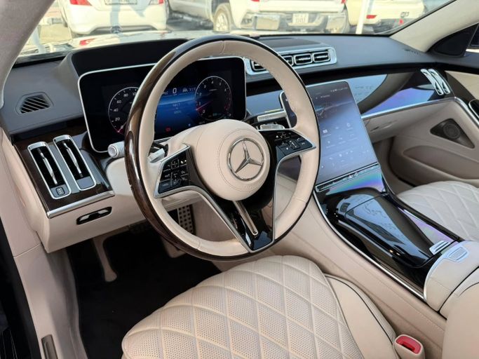 Подержанный Mercedes-Benz S-Class 580 4MATIC VII (W223), 4.0 л, 2022 в Дубае от Saeed Auto Черный цвет. Японская | AUTO.AE