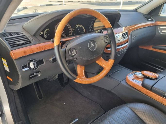 Подержанный Mercedes-Benz S-Class 600 Guard V (W221), 5.5 л, 2009 в Дубае от Saeed Auto Серый цвет. Японская | AUTO.AE
