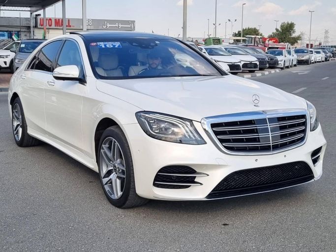 Подержанный Mercedes-Benz S-Class 560 VI (W222, C217) Рестайлинг, 4.0 л, 2018 в Дубае от Saeed Auto Белый цвет. Японская | AUTO.AE