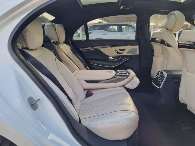 Подержанный Mercedes-Benz S-Class 560 VI (W222, C217) Рестайлинг, 4.0 л, 2018 в Дубае от Saeed Auto Белый цвет. Японская | AUTO.AE