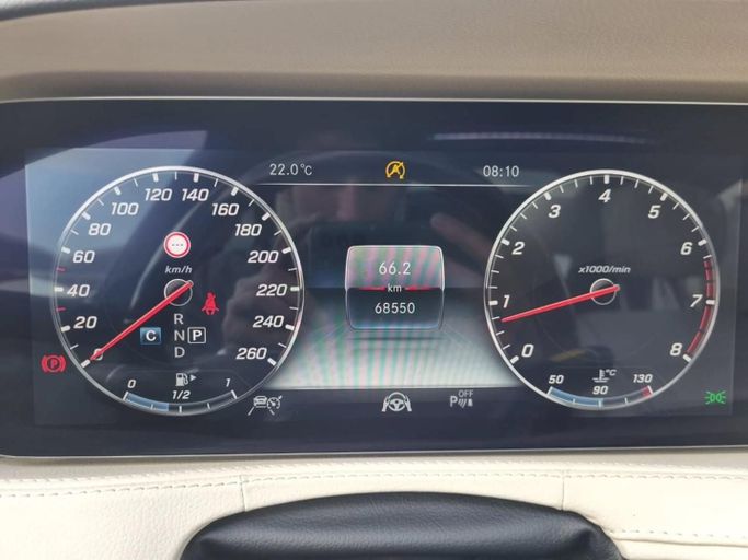 Подержанный Mercedes-Benz S-Class 560 VI (W222, C217) Рестайлинг, 4.0 л, 2018 в Дубае от Saeed Auto Белый цвет. Японская | AUTO.AE