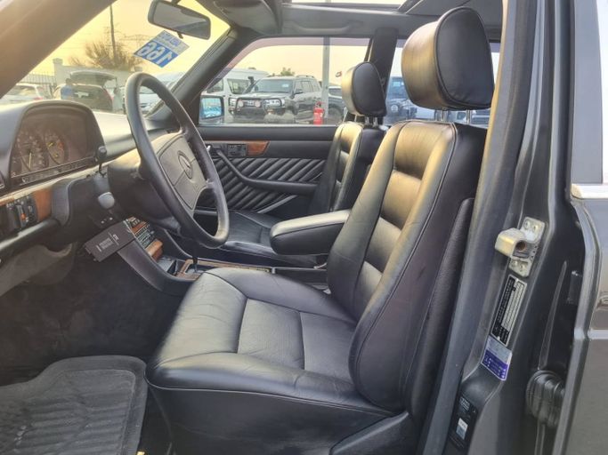 Подержанный Mercedes-Benz S-Class 560 II (W126) Рестайлинг, 5.5 л, 1990 в Дубае от Saeed Auto Черный цвет. Японская | AUTO.AE