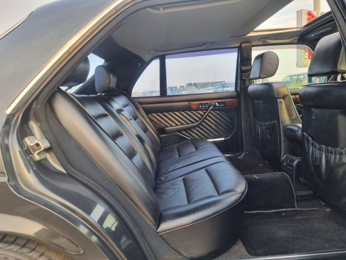 Подержанный Mercedes-Benz S-Class 560 II (W126) Рестайлинг, 5.5 л, 1990 в Дубае от Saeed Auto Черный цвет. Японская | AUTO.AE