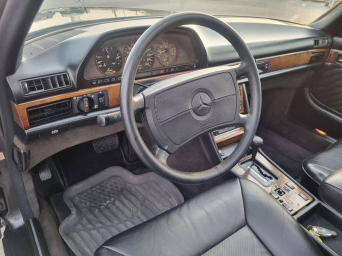 Подержанный Mercedes-Benz S-Class 560 II (W126) Рестайлинг, 5.5 л, 1990 в Дубае от Saeed Auto Черный цвет. Японская | AUTO.AE
