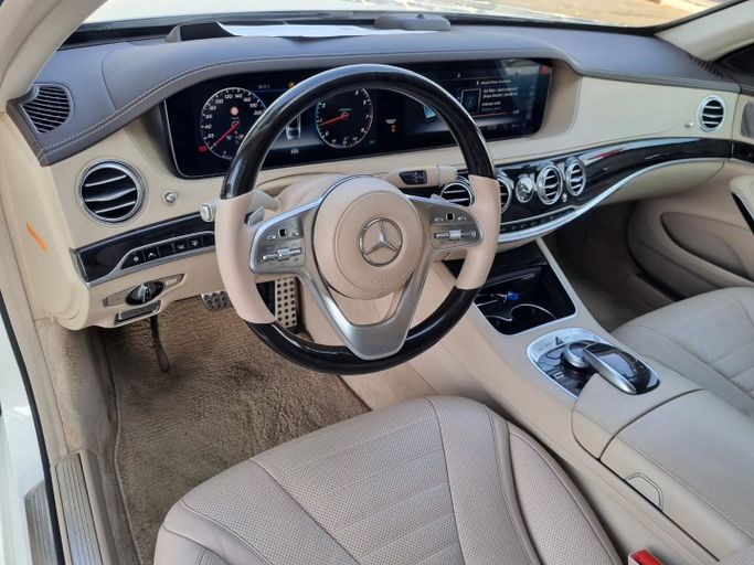 Подержанный Mercedes-Benz S-Class 560 VI (W222, C217) Рестайлинг, 4.0 л, 2019 в Дубае от Saeed Auto Белый цвет. Японская | AUTO.AE