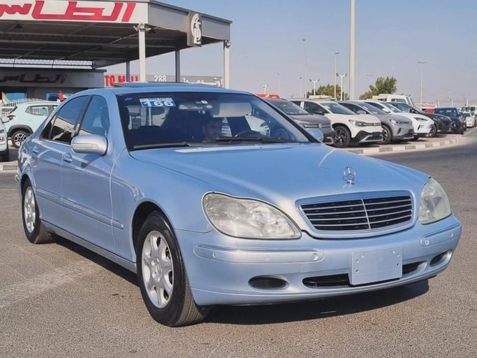 Подержанный Mercedes-Benz S-Class 500 IV (W220), 5.0 л, 2001 в Дубае от Saeed Auto Голубой цвет. Японская | AUTO.AE