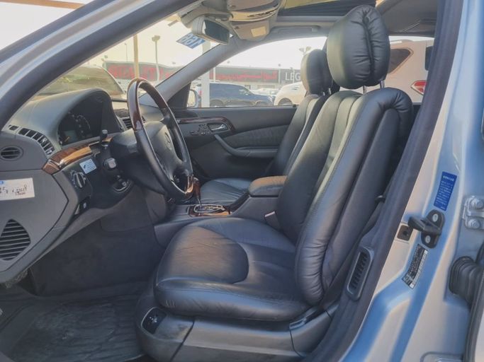 Подержанный Mercedes-Benz S-Class 500 IV (W220), 5.0 л, 2001 в Дубае от Saeed Auto Голубой цвет. Японская | AUTO.AE