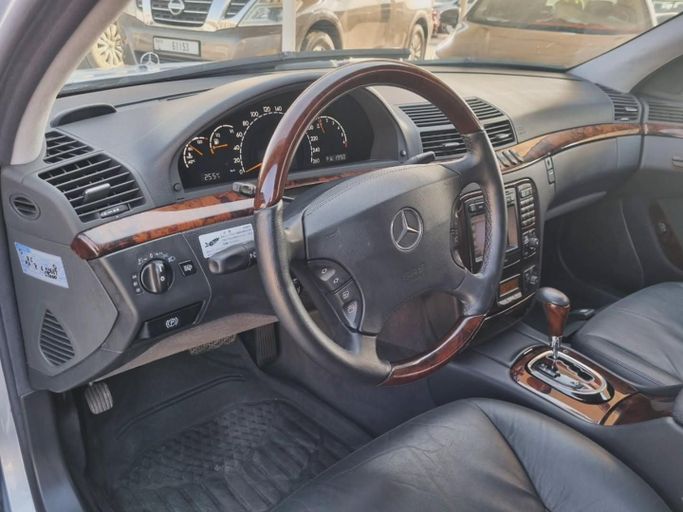 Подержанный Mercedes-Benz S-Class 500 IV (W220), 5.0 л, 2001 в Дубае от Saeed Auto Голубой цвет. Японская | AUTO.AE