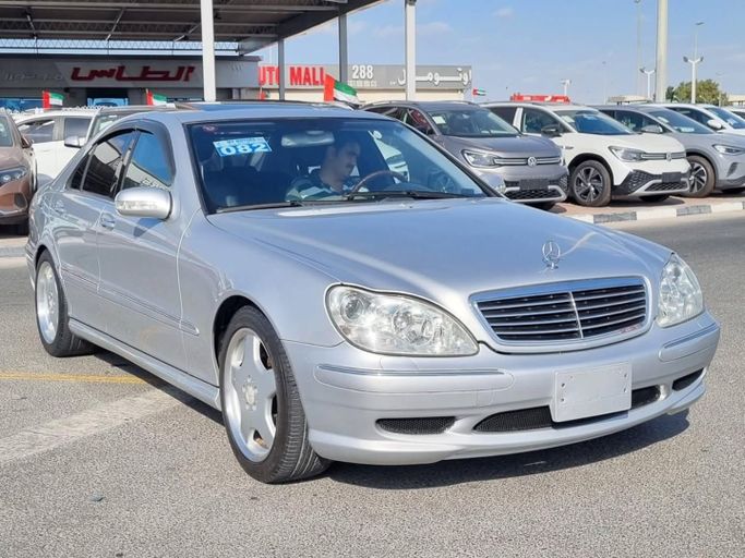 Подержанный Mercedes-Benz S-Class 320 IV (W220), 3.2 л, 2002 в Дубае от Saeed Auto Белый цвет. Японская | AUTO.AE