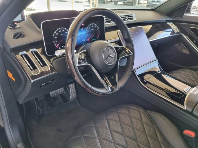 Подержанный Mercedes-Benz S-Class 500 4MATIC VII (W223), 3.0 л, 2022 в Дубае от Saeed Auto Черный цвет. Японская | AUTO.AE