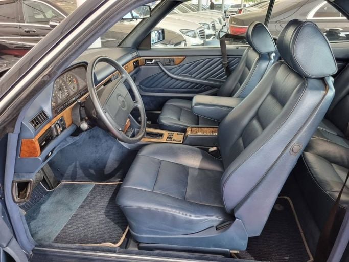 Used Mercedes-Benz S-Class 560 II (W126) Facelift, 5.5 l, 1990 in Dubai by Saeed Auto, Navy Blue color. Japanese Specs | AUTO.AE