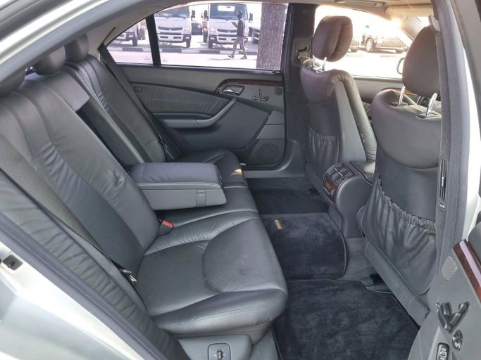 Подержанный Mercedes-Benz S-Class 500 Long IV (W220), 5.0 л, 2000 в Дубае от Saeed Auto Серебристый цвет. Японская | AUTO.AE