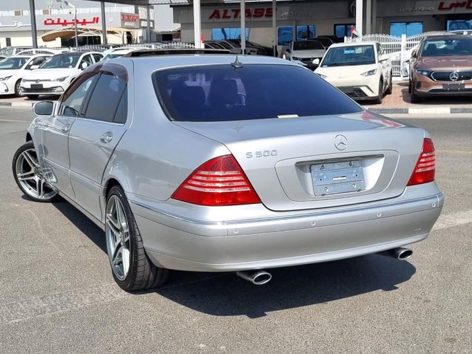 Подержанный Mercedes-Benz S-Class 500 Long IV (W220), 5.0 л, 2000 в Дубае от Saeed Auto Серебристый цвет. Японская | AUTO.AE