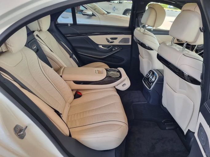 Used Mercedes-Benz S-Class 560 VI (W222, C217) Facelift, 4.0 l, 2018 in Dubai by Saeed Auto, White color. Japanese Specs | AUTO.AE