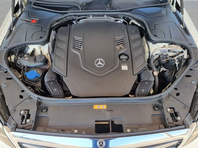 Used Mercedes-Benz S-Class 560 VI (W222, C217) Facelift, 4.0 l, 2018 in Dubai by Saeed Auto, White color. Japanese Specs | AUTO.AE