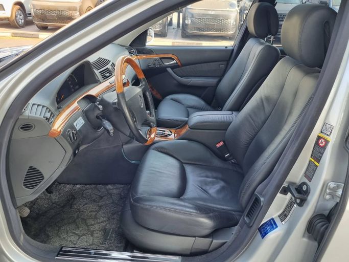 Used Mercedes-Benz S-Class 500 Long V (W221), 5.5 l, 2005 in Dubai by Saeed Auto, Silver color. Japanese Specs | AUTO.AE