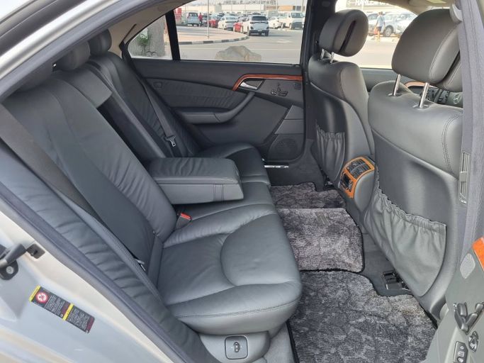 Used Mercedes-Benz S-Class 500 Long V (W221), 5.5 l, 2005 in Dubai by Saeed Auto, Silver color. Japanese Specs | AUTO.AE