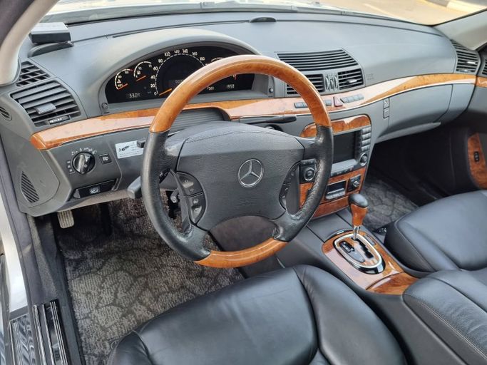 Used Mercedes-Benz S-Class 500 Long V (W221), 5.5 l, 2005 in Dubai by Saeed Auto, Silver color. Japanese Specs | AUTO.AE