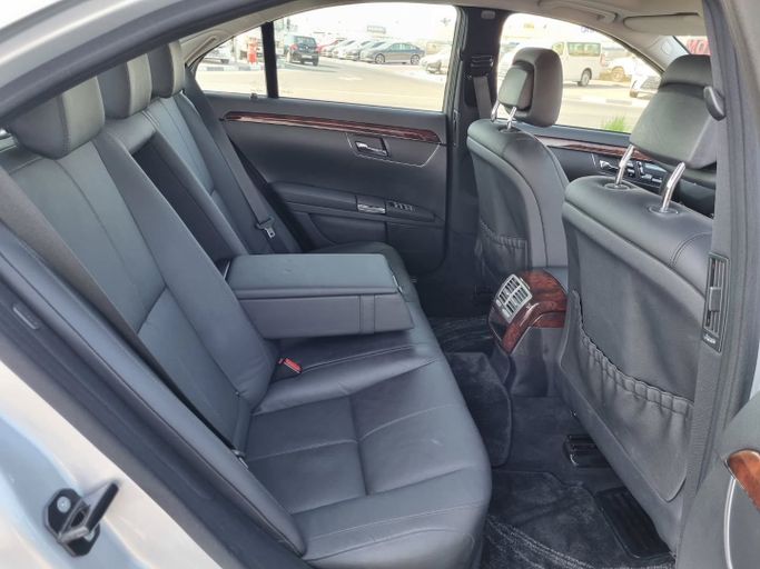 Подержанный Mercedes-Benz S-Class 350 V (W221), 3.5 л, 2008 в Дубае от Saeed Auto Серебристый цвет. Японская | AUTO.AE