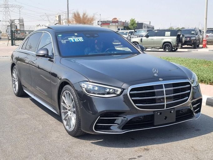 Подержанный Mercedes-Benz S-Class 580 4MATIC VII (W223), 4.0 л, 2022 в Дубае от Saeed Auto Черный цвет. Японская | AUTO.AE