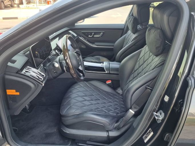 Подержанный Mercedes-Benz S-Class 580 4MATIC VII (W223), 4.0 л, 2022 в Дубае от Saeed Auto Черный цвет. Японская | AUTO.AE