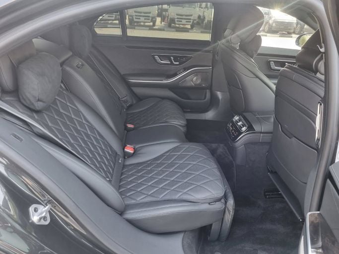 Подержанный Mercedes-Benz S-Class 580 4MATIC VII (W223), 4.0 л, 2022 в Дубае от Saeed Auto Черный цвет. Японская | AUTO.AE