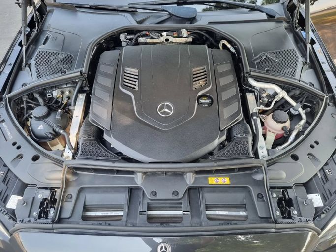 Подержанный Mercedes-Benz S-Class 580 4MATIC VII (W223), 4.0 л, 2022 в Дубае от Saeed Auto Черный цвет. Японская | AUTO.AE