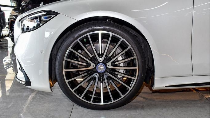 Подержанный Mercedes-Benz S-Class 500 4MATIC VII (W223), 3.0 л, 2022 в Дубае от Najem Motors Белый цвет. Европейская | AUTO.AE