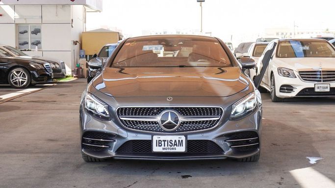 Подержанный Mercedes-Benz S-Class 560 4MATIC VI (W222, C217) Рестайлинг, 4.0 л, 2018 в Дубае от Ibitisam Motors Серый цвет.  | AUTO.AE