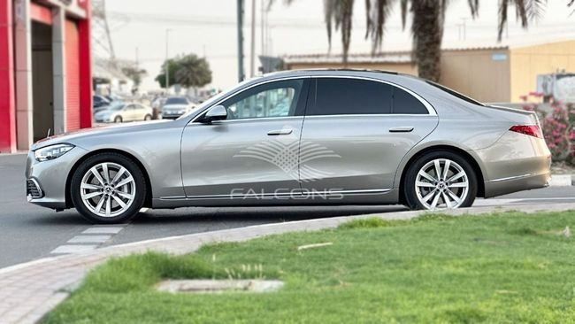 Новый Mercedes-Benz S-Class 500 4MATIC VII (W223), 3.0 л, 2024 в Дубае от Falcons GT Motors FZCO Серебристый цвет. Европейская | AUTO.AE