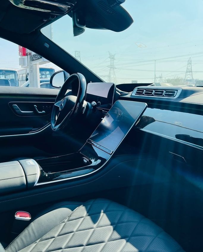 Used Mercedes-Benz S-Class 500 4MATIC VII (W223), 3.0 l, 2021 in Dubai by Lakhani Motors, Grey color. Japanese Specs | AUTO.AE