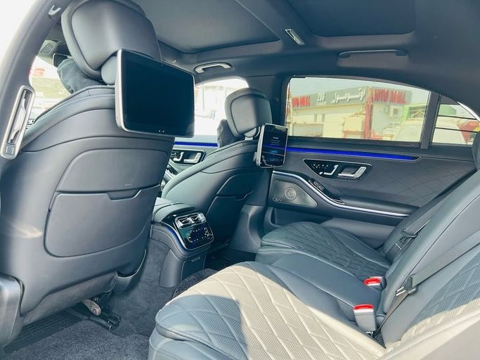 Подержанный Mercedes-Benz S-Class 500 4MATIC VII (W223), 3.0 л, 2021 в Дубае от Lakhani Motors Белый цвет. Японская | AUTO.AE