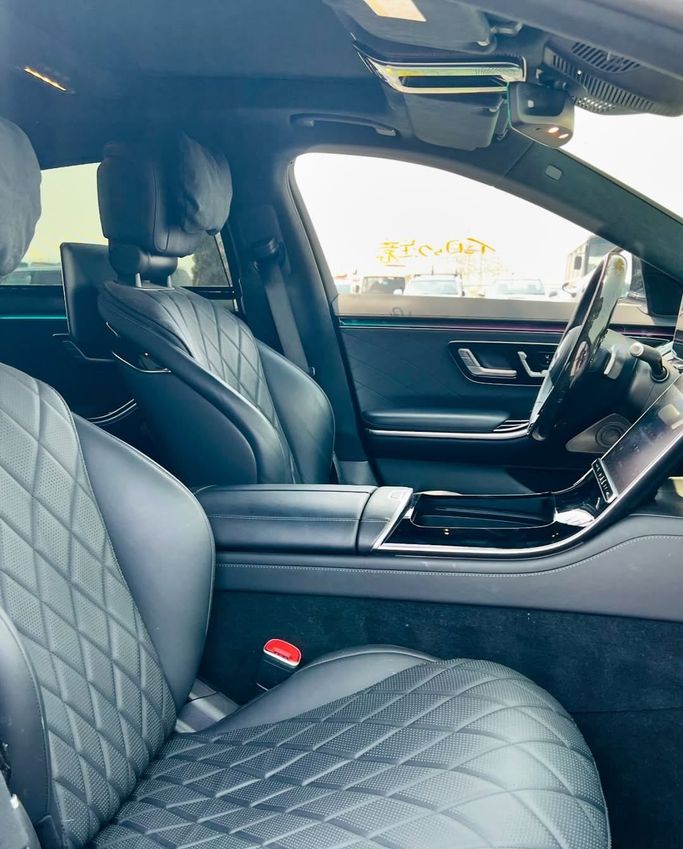 Подержанный Mercedes-Benz S-Class 500 4MATIC VII (W223), 3.0 л, 2021 в Дубае от Lakhani Motors Черный цвет. Японская | AUTO.AE