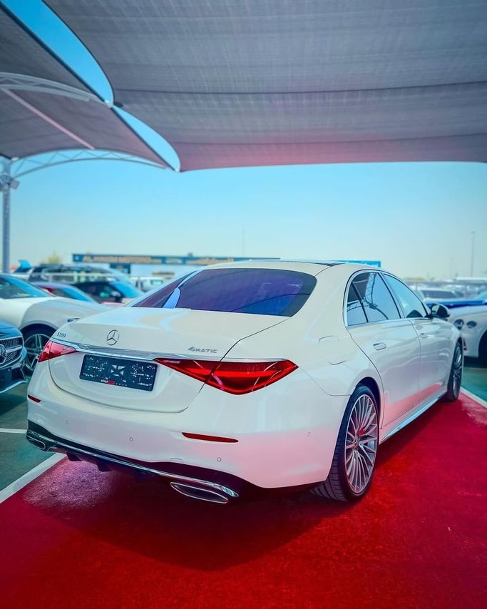 Used Mercedes-Benz S-Class 500 4MATIC VII (W223), 3.0 l, 2022 in Dubai by Lakhani Motors, White color. Japanese Specs | AUTO.AE