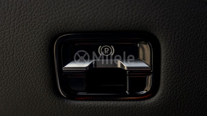 Подержанный Mercedes-Benz S-Class 580 4MATIC VII (W223), 4.0 л, 2022 в Дубае от Milele Черный цвет. Other | AUTO.AE