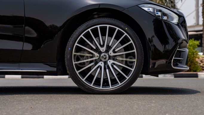 Подержанный Mercedes-Benz S-Class 580 4MATIC VII (W223), 4.0 л, 2022 в Дубае от Milele Черный цвет. Other | AUTO.AE