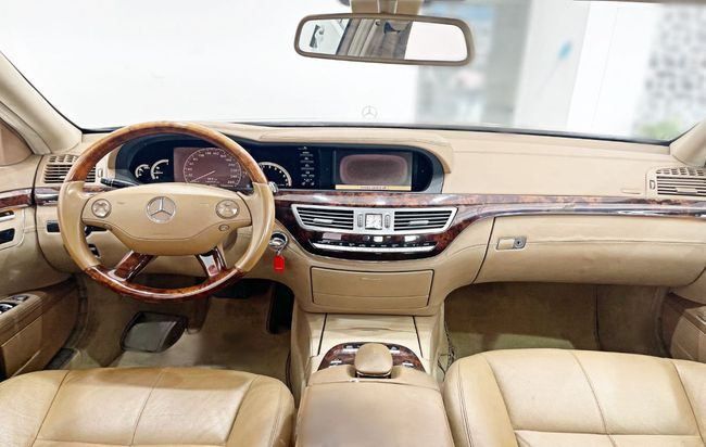 Used Mercedes-Benz S-Class 350 V (W221), 3.5 l, 2009 in Dubai by Gulf Motors, Silver color. GCC Specs | AUTO.AE