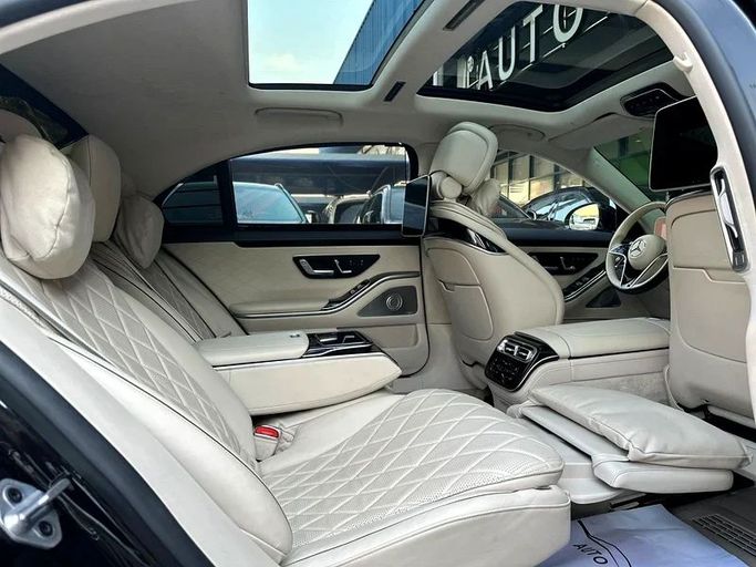 Used Mercedes-Benz S-Class 580 4MATIC VII (W223), 4.0 l, 2021 in Dubai by Auto Bank Motors, Black color. Korean Specs | AUTO.AE