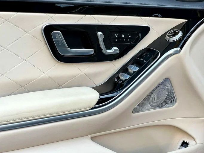Used Mercedes-Benz S-Class 580 4MATIC VII (W223), 4.0 l, 2021 in Dubai by Auto Bank Motors, Black color. Korean Specs | AUTO.AE
