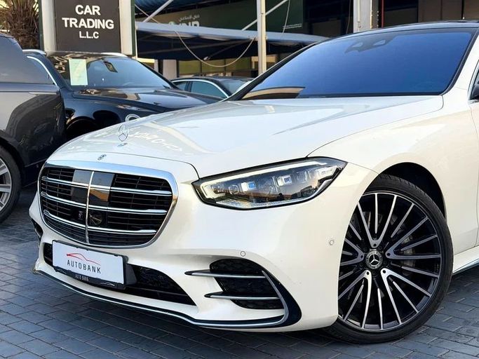 Used Mercedes-Benz S-Class 580 4MATIC VII (W223), 4.0 l, 2023 in Dubai by Auto Bank Motors, White color. GCC Specs | AUTO.AE