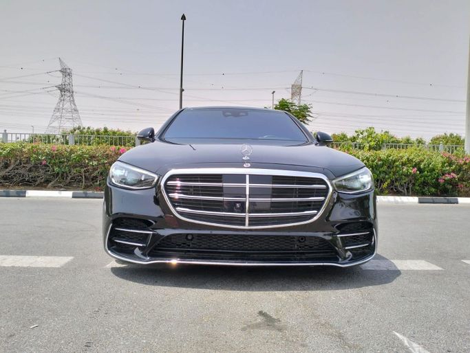 Used Mercedes-Benz S-Class 580 4MATIC VII (W223), 4.0 l, 2021 in Dubai by Space Motors, Black color. American Specs | AUTO.AE