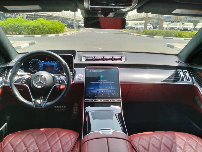 Used Mercedes-Benz S-Class 580 4MATIC VII (W223), 4.0 l, 2021 in Dubai by Space Motors, Black color. American Specs | AUTO.AE