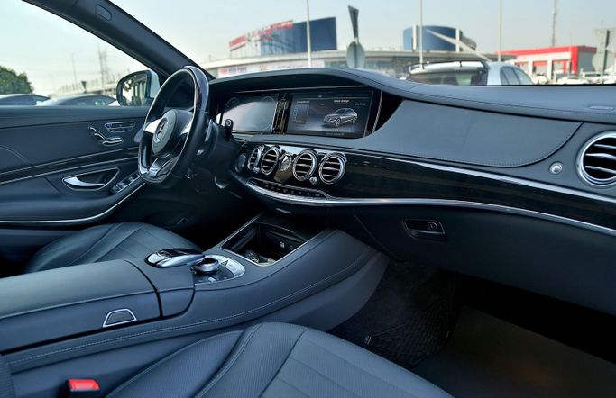 New Mercedes-Benz S-Class 550 VI (W222, C217) Facelift, 4.7 l, 2017 in Dubai by Prestige motors, White color. Japanese Specs | AUTO.AE